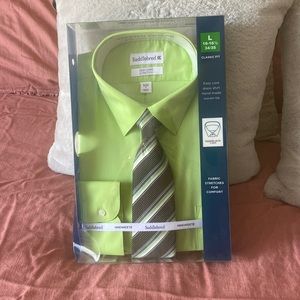 Saddle bred long sleeve dress shirt with matching tie